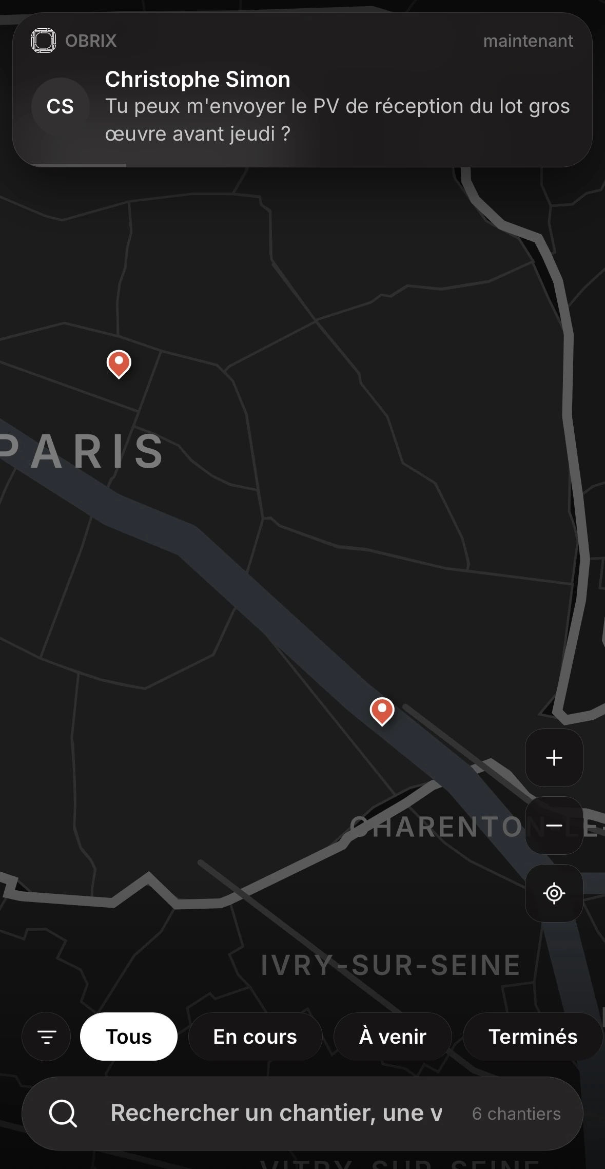 Carte des chantiers dans l'application OBRIX, avec une notification de message